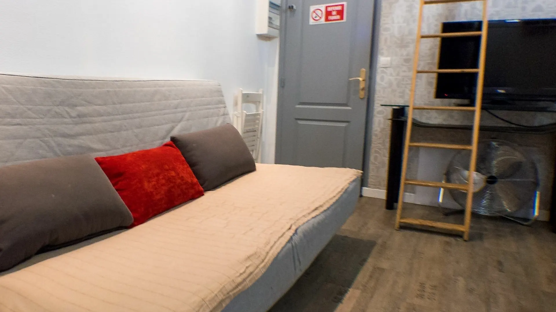 Petit Pompidou Apartment Paris